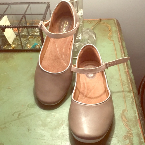 clarks artisan mary jane shoes